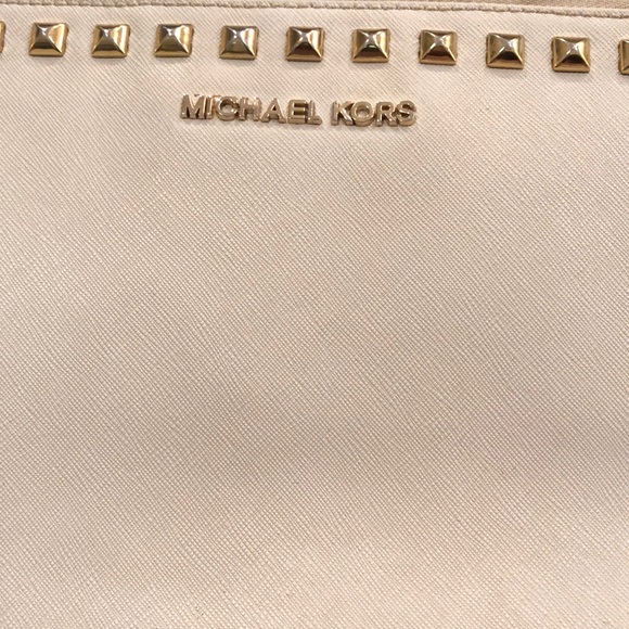 Michael Kors cream studded clutch/wristlet - Picture 2 of 8